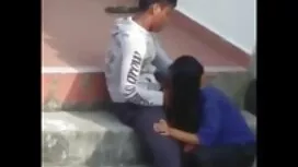 فتاة جميلة مع الأصاب ...