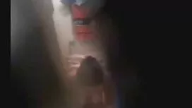 رجل يبيع الأصدقاء مع ...