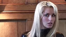 امرأة شابة سوداء كس  ...