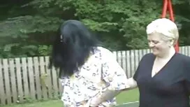 فتاة تعمل اليد في كس ...