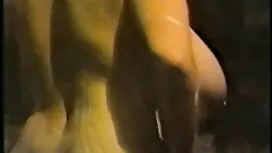 امرأة ناضجة يظهر الج ...