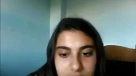 المرأة تعطي اللسان ا ...