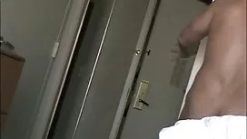 التعامل مع عاهرة فيل ...