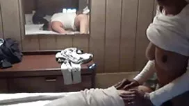 جاء لزيارة صديق ووجد ...