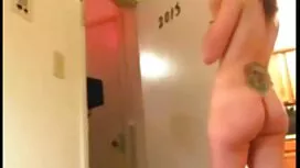 كبيرة و شقراء افلام  ...