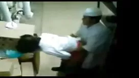 رجل يأكل شقراء افلام ...